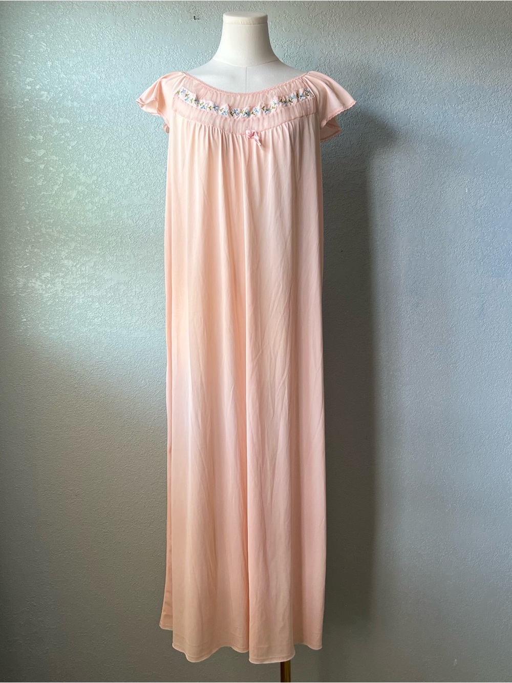 Vintage Pink Nylon Tricot Nightgown Embroidered Floral Ruffle Maxi Gown M